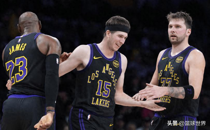 湖人季后赛前景蒙阴影 里夫斯伤退或影响球队未